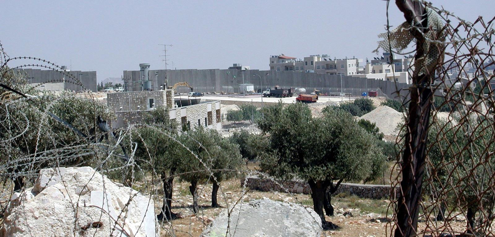 The wall rising between Jerusalem and Bethlemhem